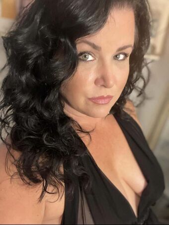 EV Parrish Голі Зливи OnlyFans Фото 12