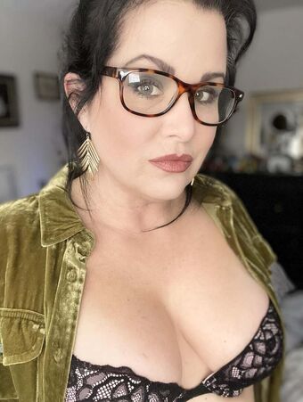 EV Parrish Голі Зливи OnlyFans Фото 16