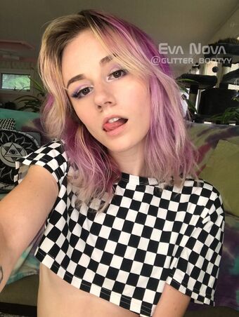 Eva Nova Голі Зливи OnlyFans Фото 6