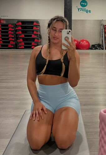 Evagymbabe Голі Зливи OnlyFans Фото 2