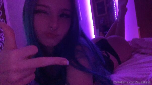 evaskskk Голі Зливи OnlyFans Фото 19