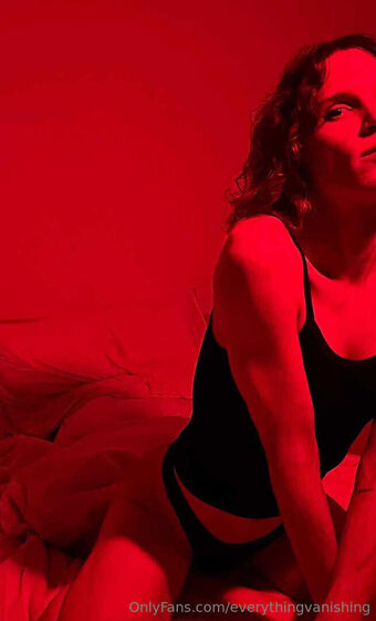everythingvanishing Голі Зливи OnlyFans Фото 5