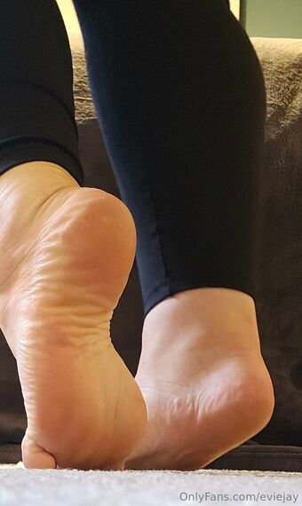 eviejay Голі Зливи OnlyFans Фото 3