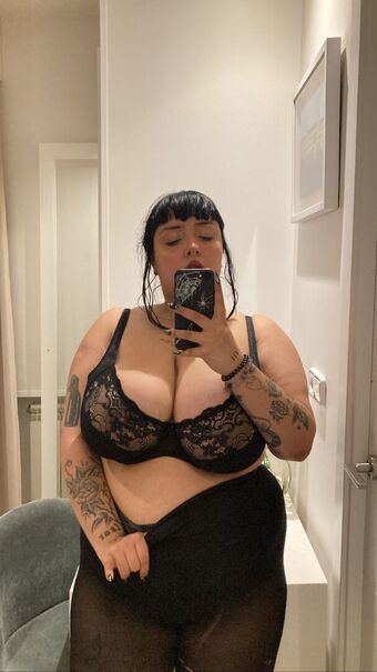 Evilbebita Голі Зливи OnlyFans Фото 5