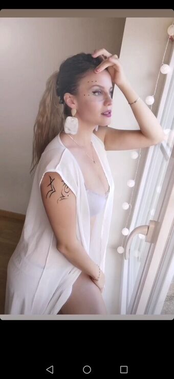 Ewenae Голі Зливи OnlyFans Фото 17