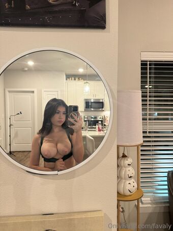favaly Голі Зливи OnlyFans Фото 9