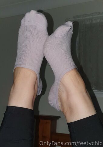feetychic Голі Зливи OnlyFans Фото 14
