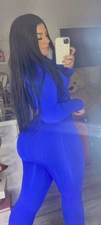 Fernanda Голі Зливи OnlyFans Фото 2