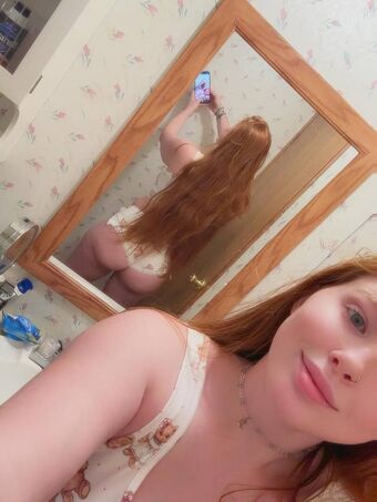 Fieryredcheeks Голі Зливи OnlyFans Фото 10