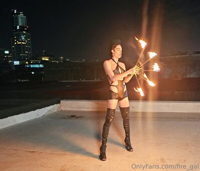 fire_gal Голі Зливи OnlyFans Фото 43