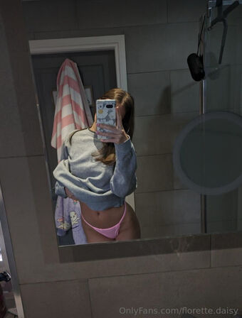 florette.daisy Голі Зливи OnlyFans Фото 6