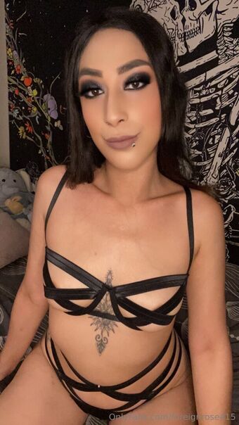 foreignrose415 Голі Зливи OnlyFans Фото 10