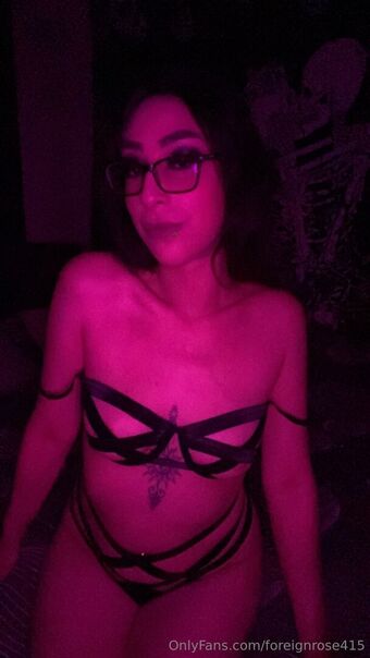 foreignrose415 Голі Зливи OnlyFans Фото 13