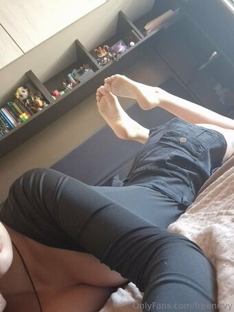 freenirvy Голі Зливи OnlyFans Фото 27