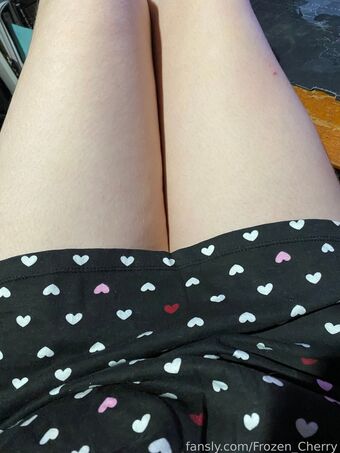 Frozen_Cherry Голі Зливи OnlyFans Фото 18