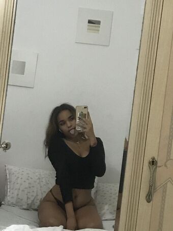 Ginnet Голі Зливи OnlyFans Фото 4
