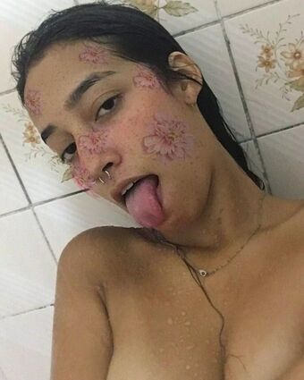 Gitane011 Голі Зливи OnlyFans Фото 4