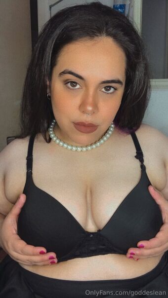 goddeslean Голі Зливи OnlyFans Фото 34