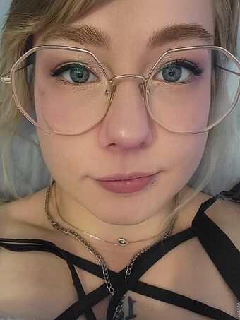 Goddess Syrein Голі Зливи OnlyFans Фото 4