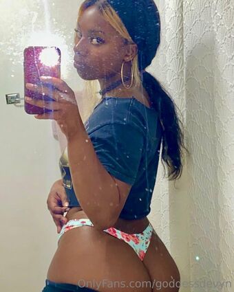 goddessdevyn Голі Зливи OnlyFans Фото 19