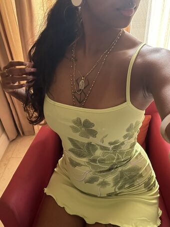 Graveyardkitty_ Голі Зливи OnlyFans Фото 10