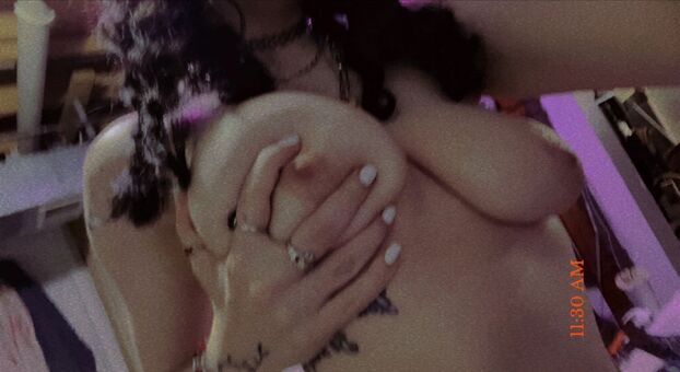 Halley Голі Зливи OnlyFans Фото 17