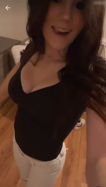 Harmony Smith Голі Зливи OnlyFans Фото 1