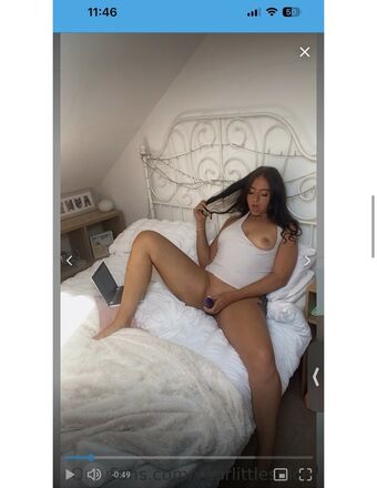 Harriet Sharp Голі Зливи OnlyFans Фото 4
