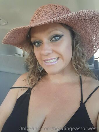 headingeastorwest Голі Зливи OnlyFans Фото 13