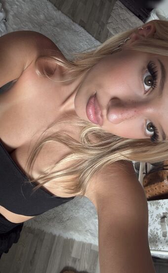 Heidi Голі Зливи OnlyFans Фото 8