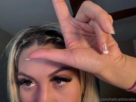 hellcatblondie Голі Зливи OnlyFans Фото 34
