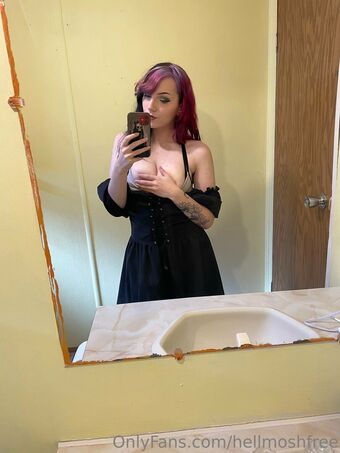 hellmoshfree Голі Зливи OnlyFans Фото 15