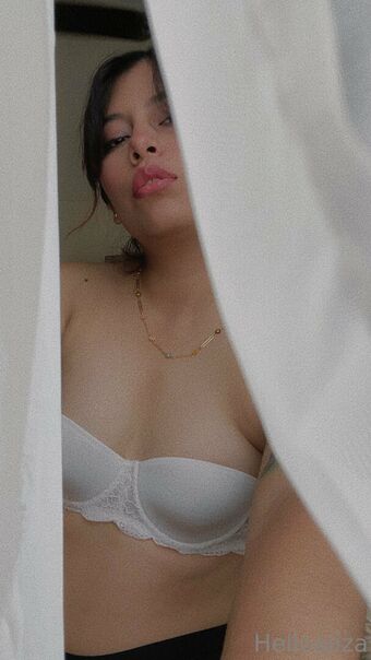 helloaliza Голі Зливи OnlyFans Фото 36