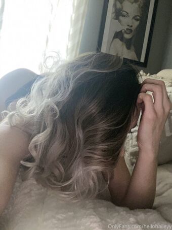 hellohaileyy Голі Зливи OnlyFans Фото 6