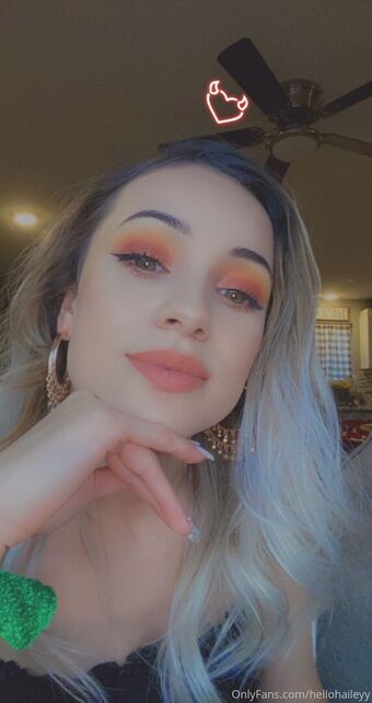 hellohaileyy Голі Зливи OnlyFans Фото 7