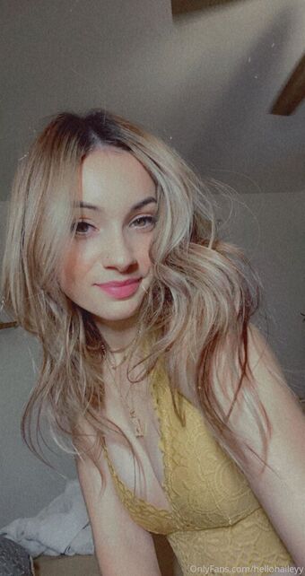 hellohaileyy Голі Зливи OnlyFans Фото 16