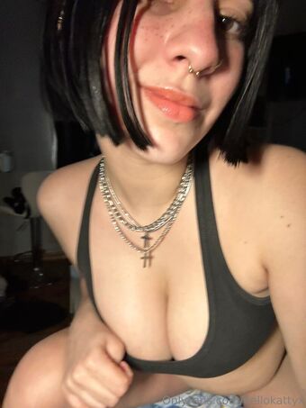hellokattyx Голі Зливи OnlyFans Фото 17