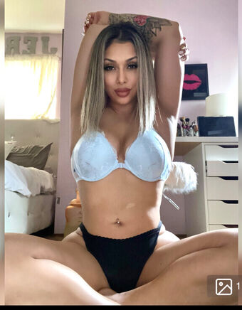 Hellomissbianca Голі Зливи OnlyFans Фото 19