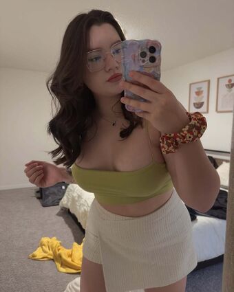 hi, help me with this girl? Silvana Rincón @silvblossom