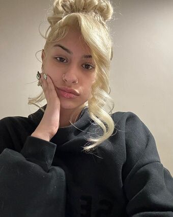 Hollynbanks Голі Зливи OnlyFans Фото 1