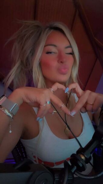 Honeyxxo Голі Зливи OnlyFans Фото 29