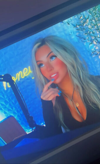 Honeyxxo Голі Зливи OnlyFans Фото 30