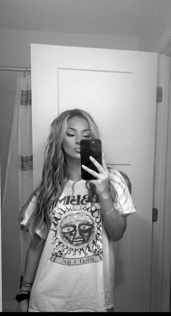 Honeyxxo Голі Зливи OnlyFans Фото 31