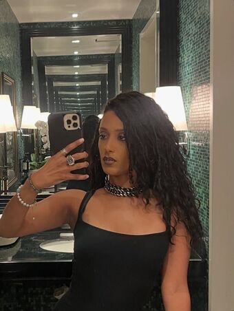 Honnete Bas Голі Зливи OnlyFans Фото 54