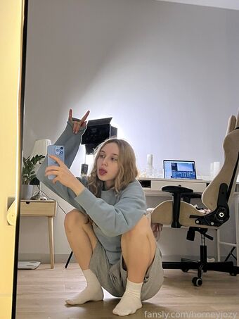 HorneyJozy Голі Зливи OnlyFans Фото 15