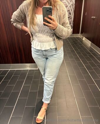 hotwifealexmarie Голі Зливи OnlyFans Фото 6