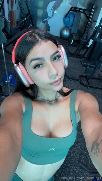iasmints Голі Зливи OnlyFans Фото 35