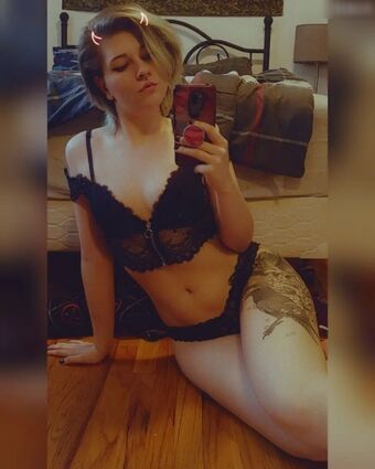 Ilyse Голі Зливи OnlyFans Фото 1