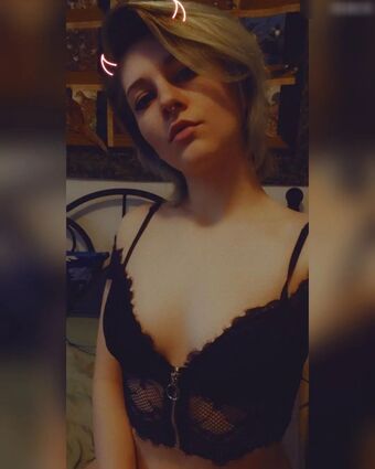 Ilyse Голі Зливи OnlyFans Фото 2