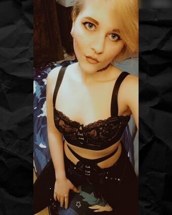 Ilyse Голі Зливи OnlyFans Фото 12